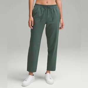 E - Lululemon Tapered-Leg Mid-Rise 7/8 Pant *Luxtreme
Dark Forest